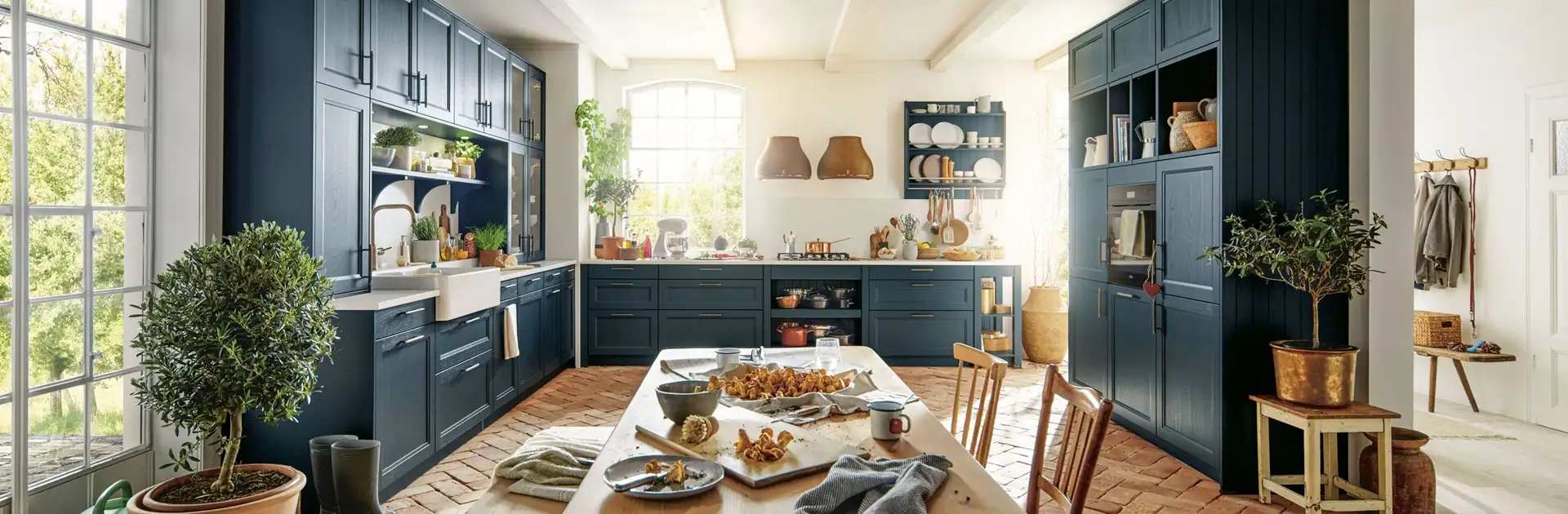 Küchen im Landhausstil <br> Natürlicher Charme für Ihr Zuhause Küchen im Landhausstil Natürlicher Charme für Ihr Zuhause